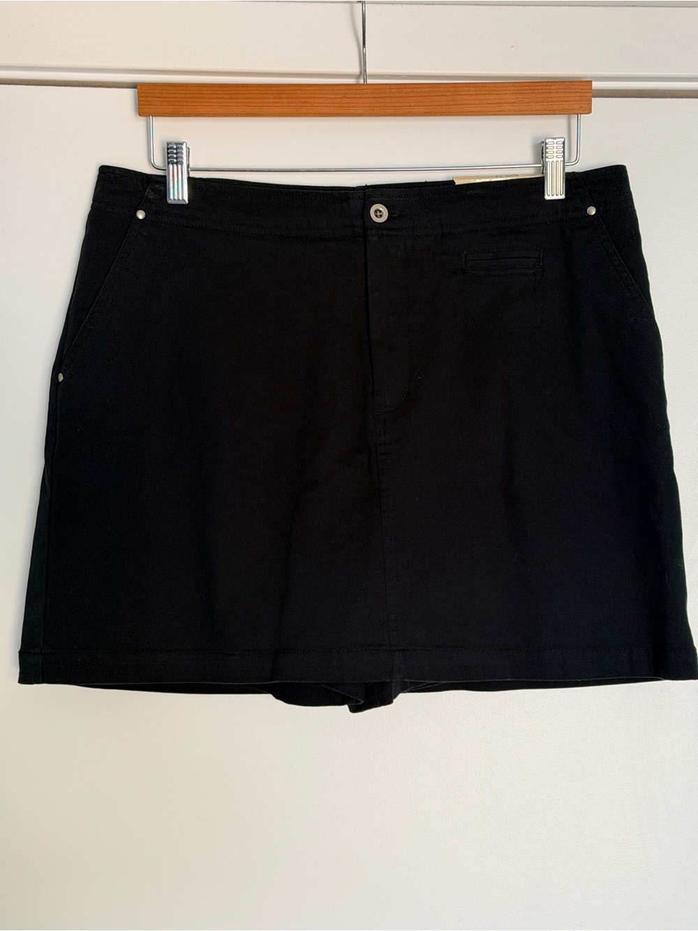 Dockers Black Women's Skort - Classic Casual Style